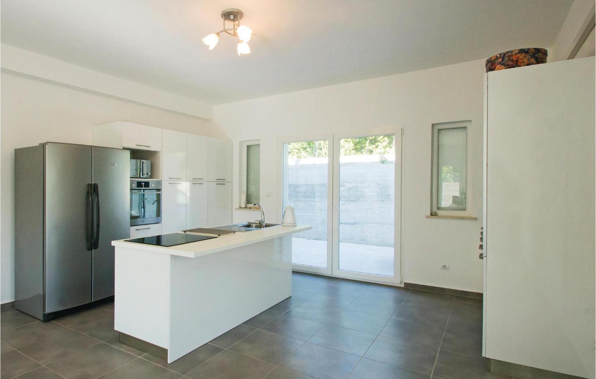 Stunning Apartment In Grscica With Kitchen Prizba Ngoại thất bức ảnh