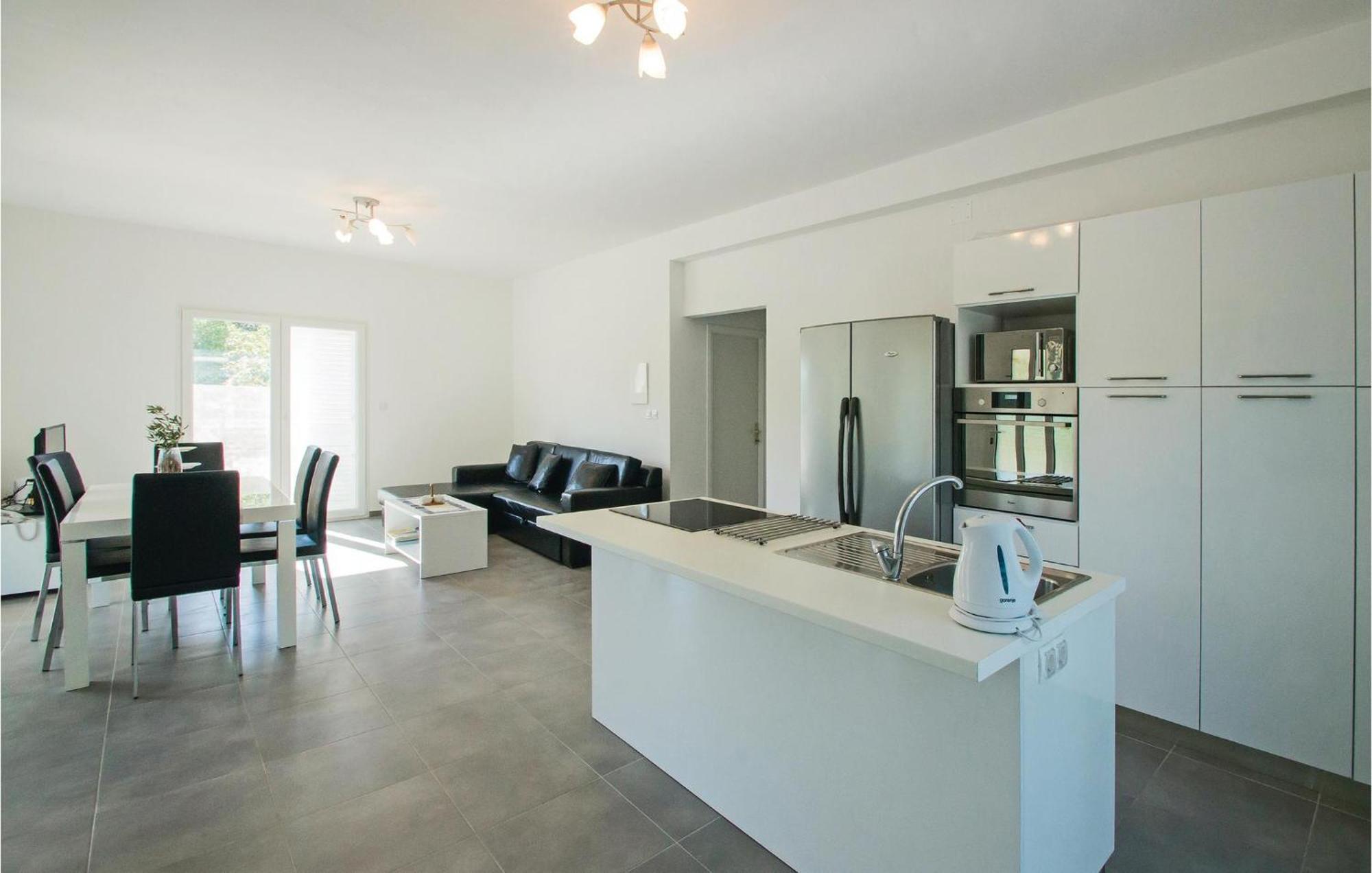 Stunning Apartment In Grscica With Kitchen Prizba Ngoại thất bức ảnh
